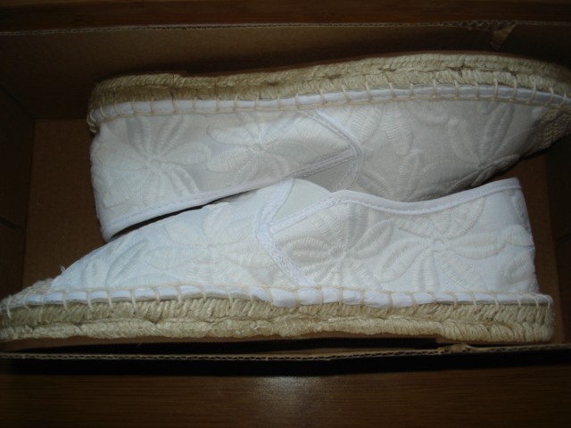 Women’s Flats with Flower Embroidered, White Lace Ballet Flats, Comfortable