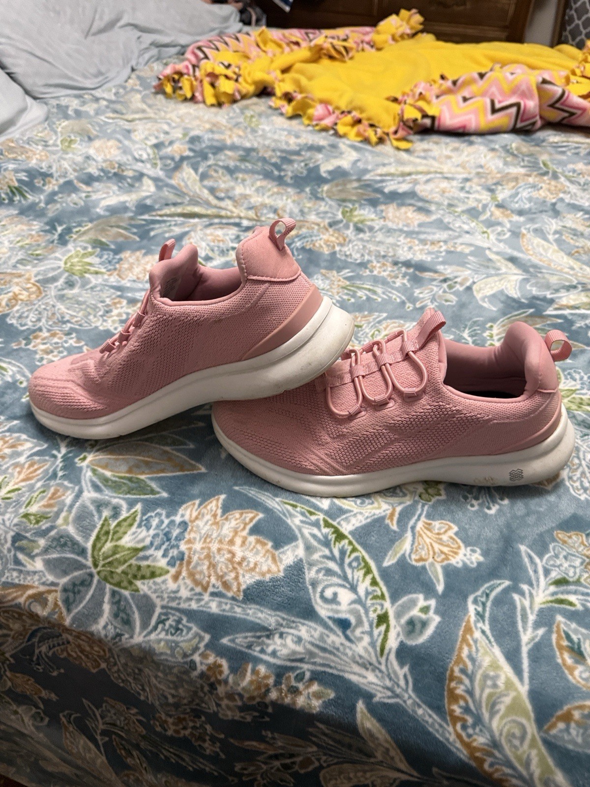 FLT Pink Knit Women’s Athletic Sneakers Lace Up Low Top Breathable Rubber Sole