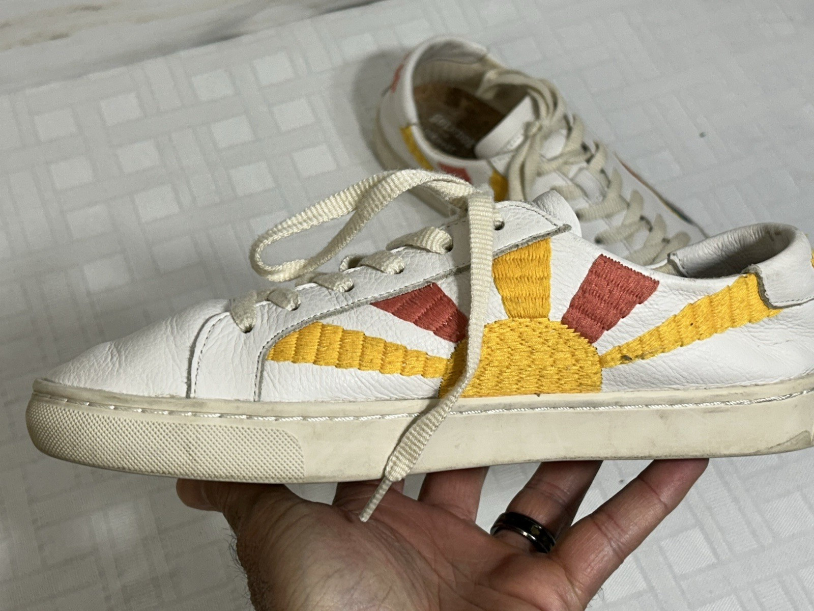 Soludos White Leather Shoe Women’s Size 9 Rainbow Sunrise Embroidery Retro 80s