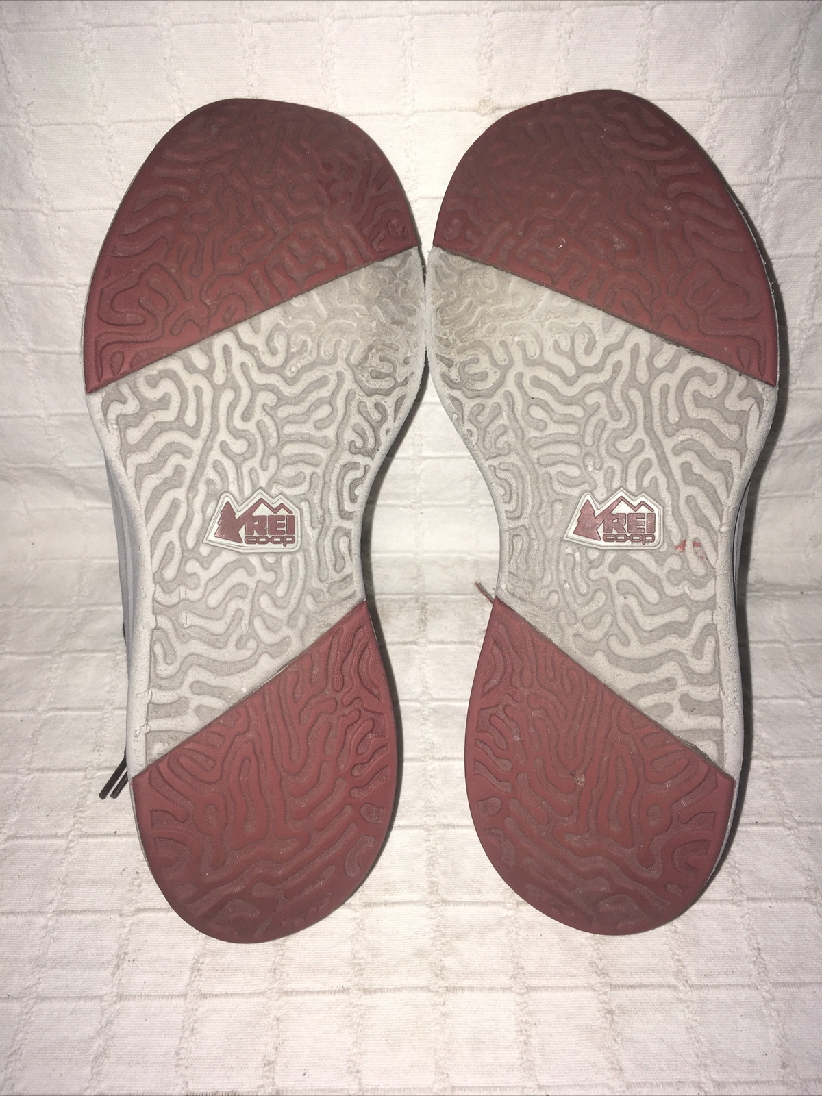 REI Co-Op Beyonder Womens Shoes Multisport Athletic Red Gray Sneakers Sz 8