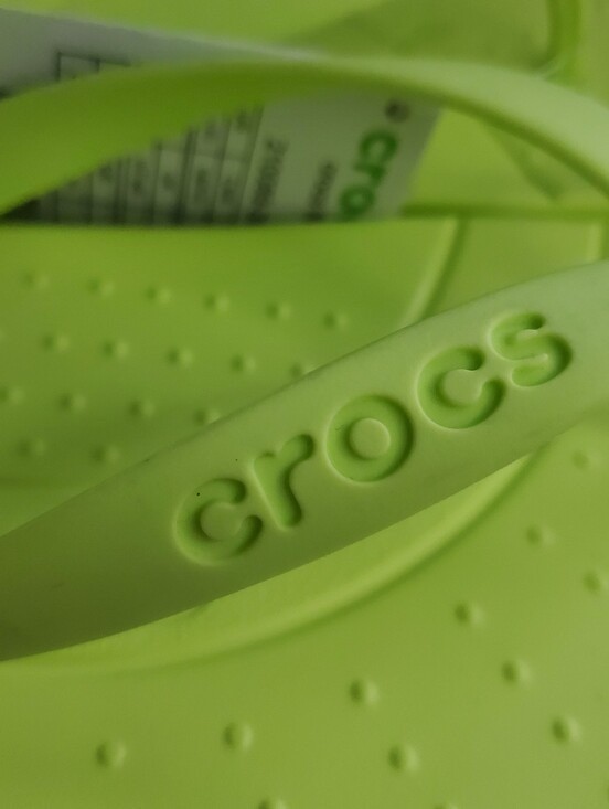 NWT – Crocs Unisex-Adult Flip-Flop – Neon – W10