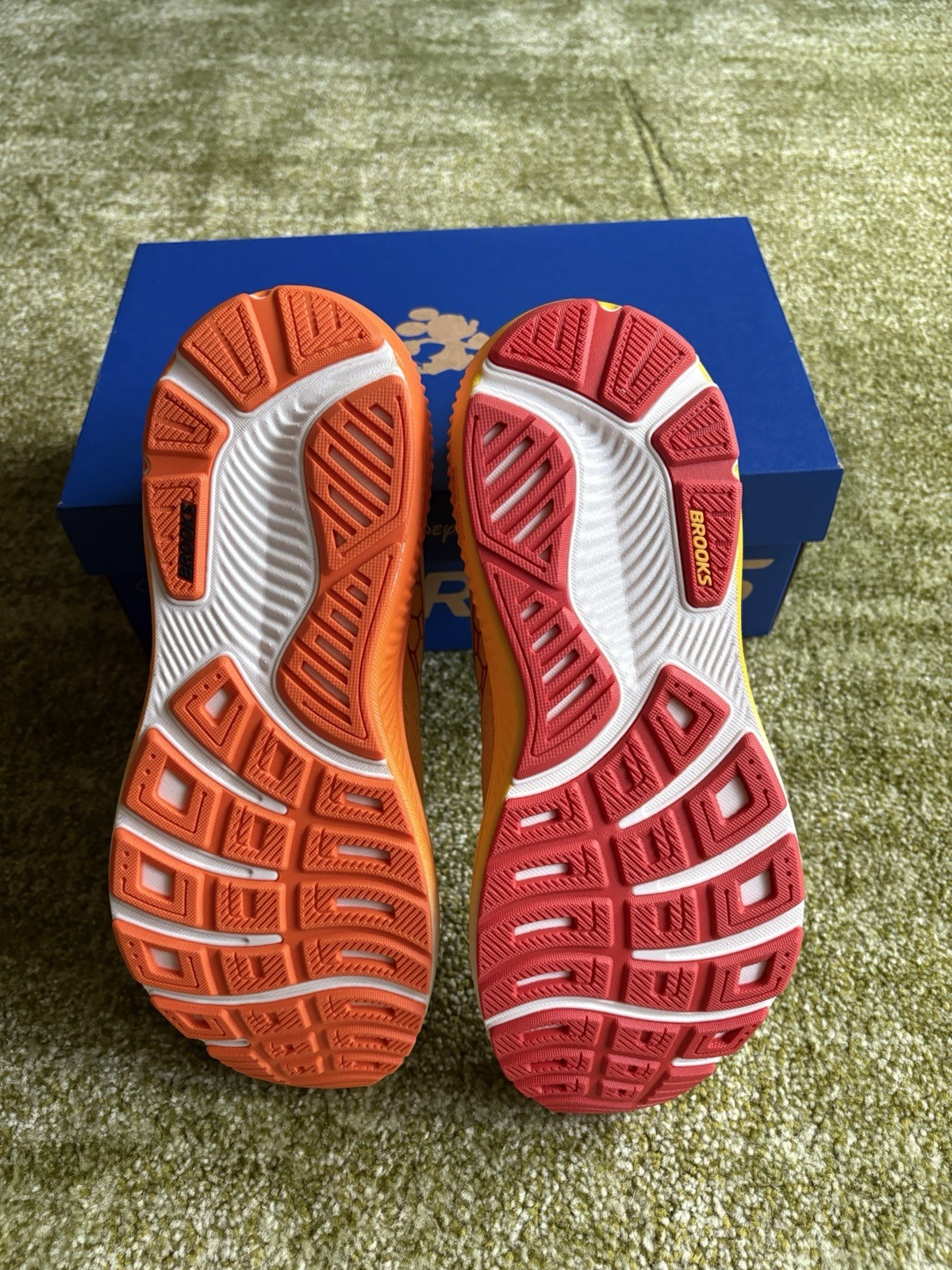 Brooks x Disney Winnie The Pooh Ghost 17 WTP – Size 7.5 Women – Normal Width