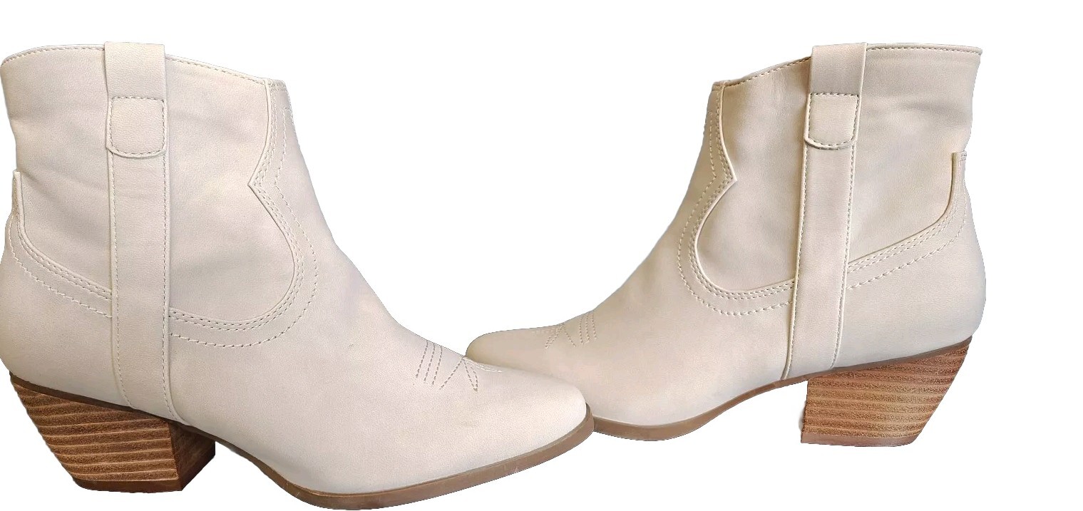 Dolce Vita Western Boots Woman’s 8.5 Ankle Beige Smooth Faux Suede Cowboy Shoes