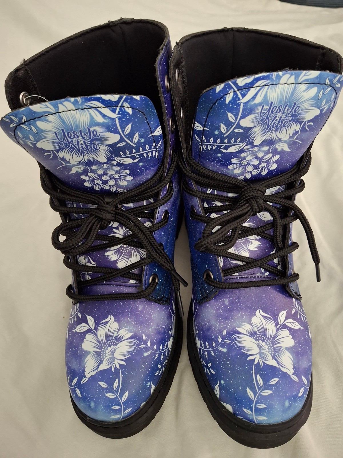 Yes We Vibe 7m 8 1/2 W Blue Pattterned Boots Flowers And Stars Purple/Navy Blue