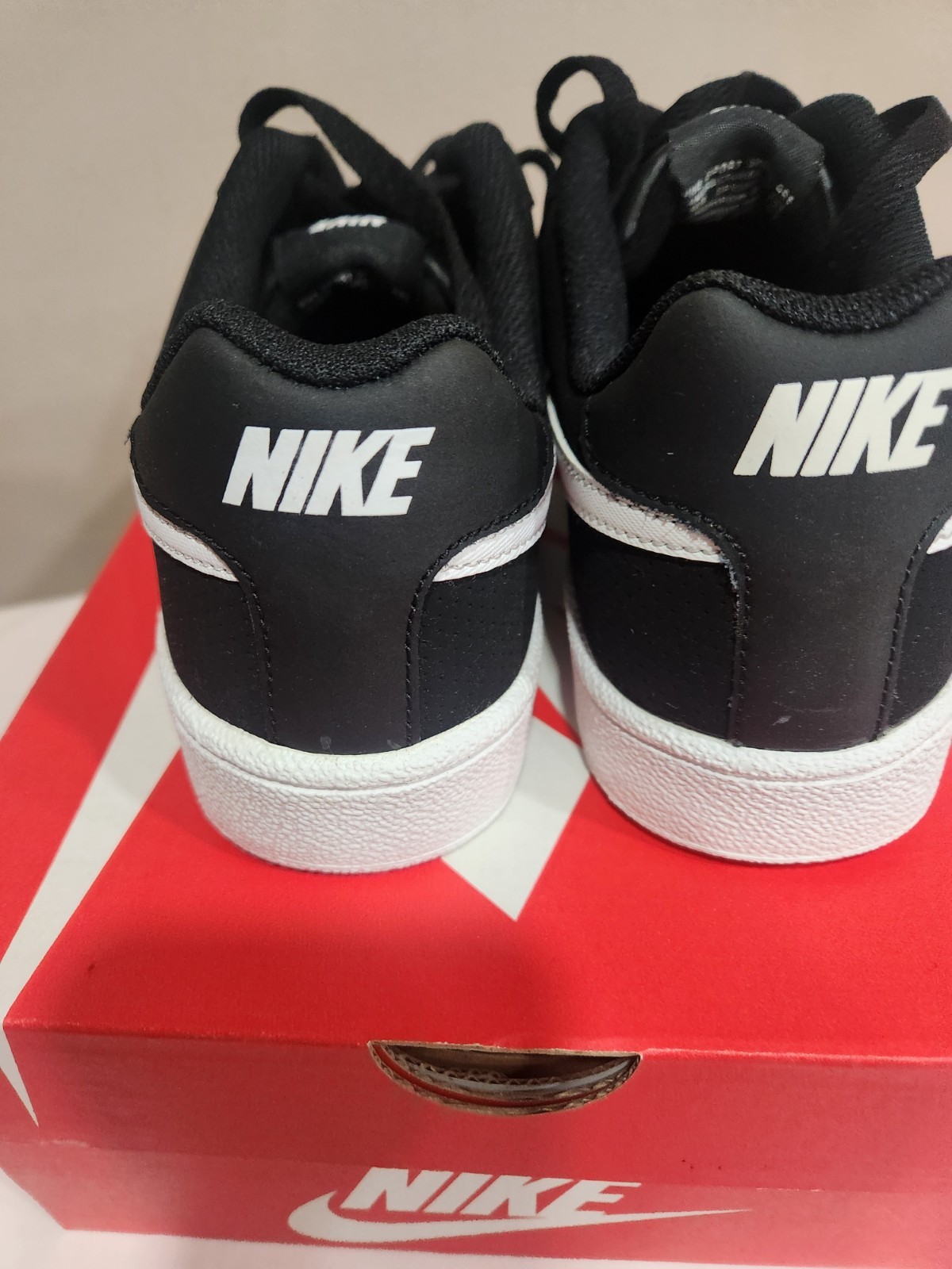 NIKE WOMEN’S COURT ROYALE BLACK WHITE NWB US W 9 749867010 INDONESIA COURT ROYAL