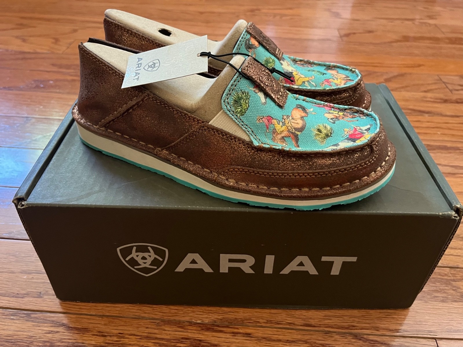 Women’s ARIAT Cruiser Copper Metallic/Bucking Turq Size 7.5 NIB/Women’s Shoes