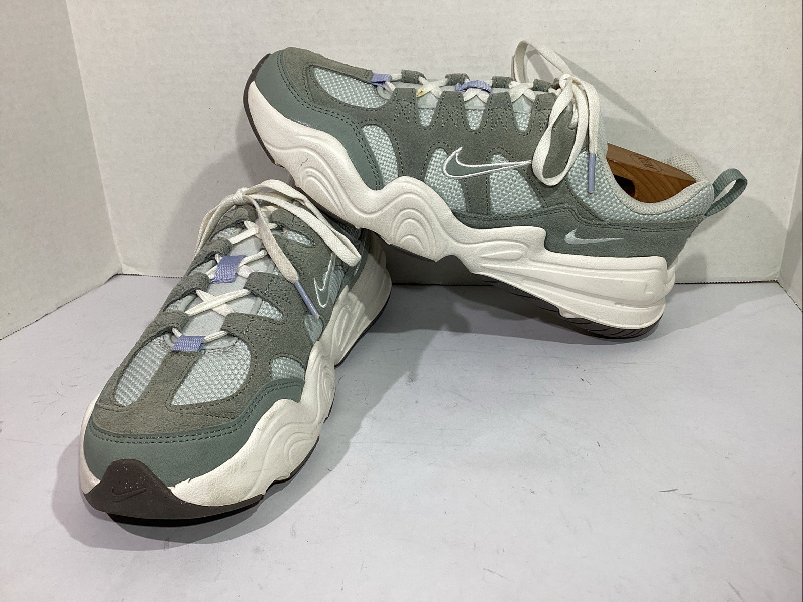Nike Women’s Size 9 EU 40.5 Tech Hera Mica Green Athletic Shoes Sneakers SW1-10