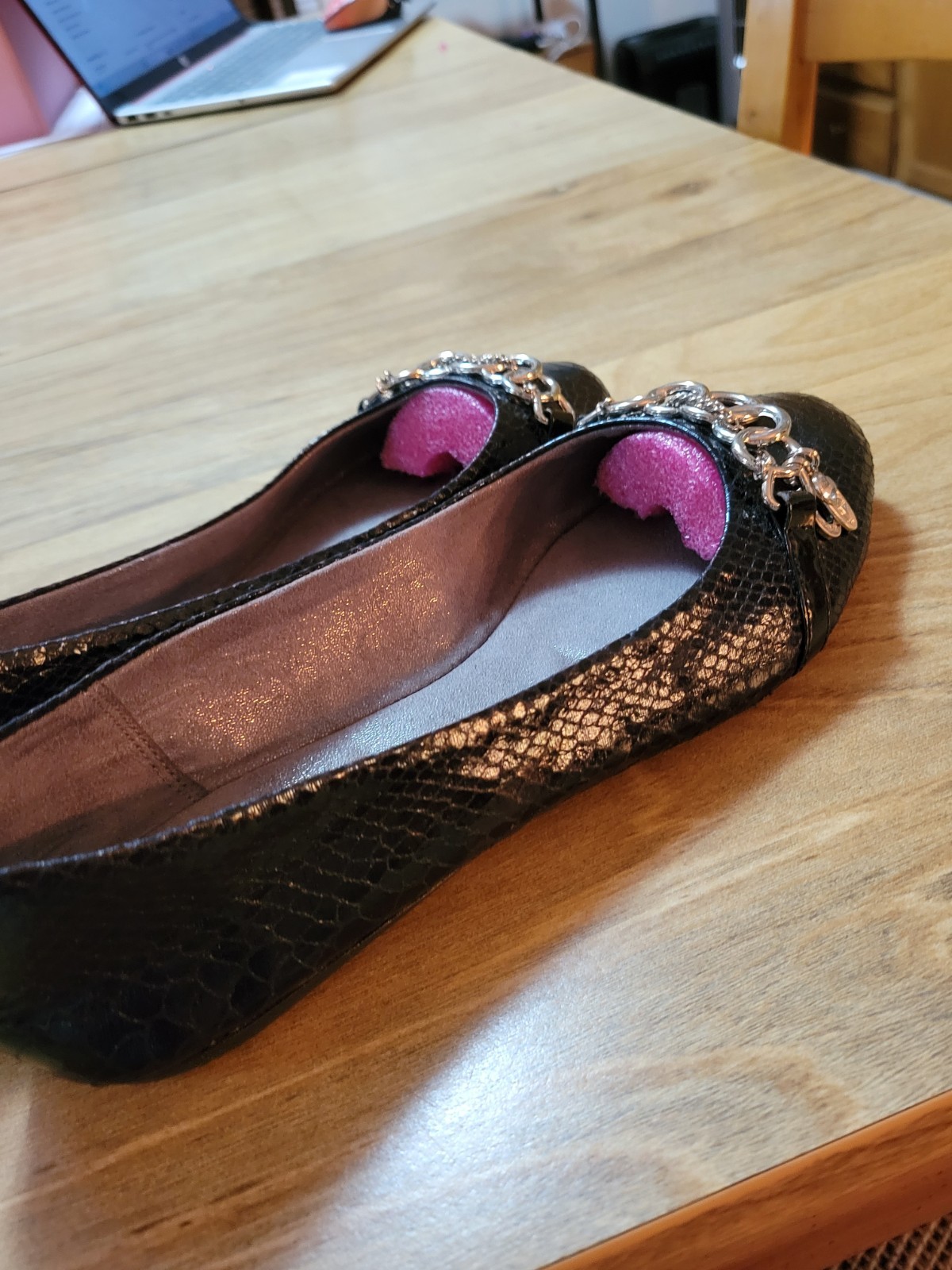 Black Leather Shallow Toe Snake Textured Flats By Libby Edelman sz 9W CLEAN!!!