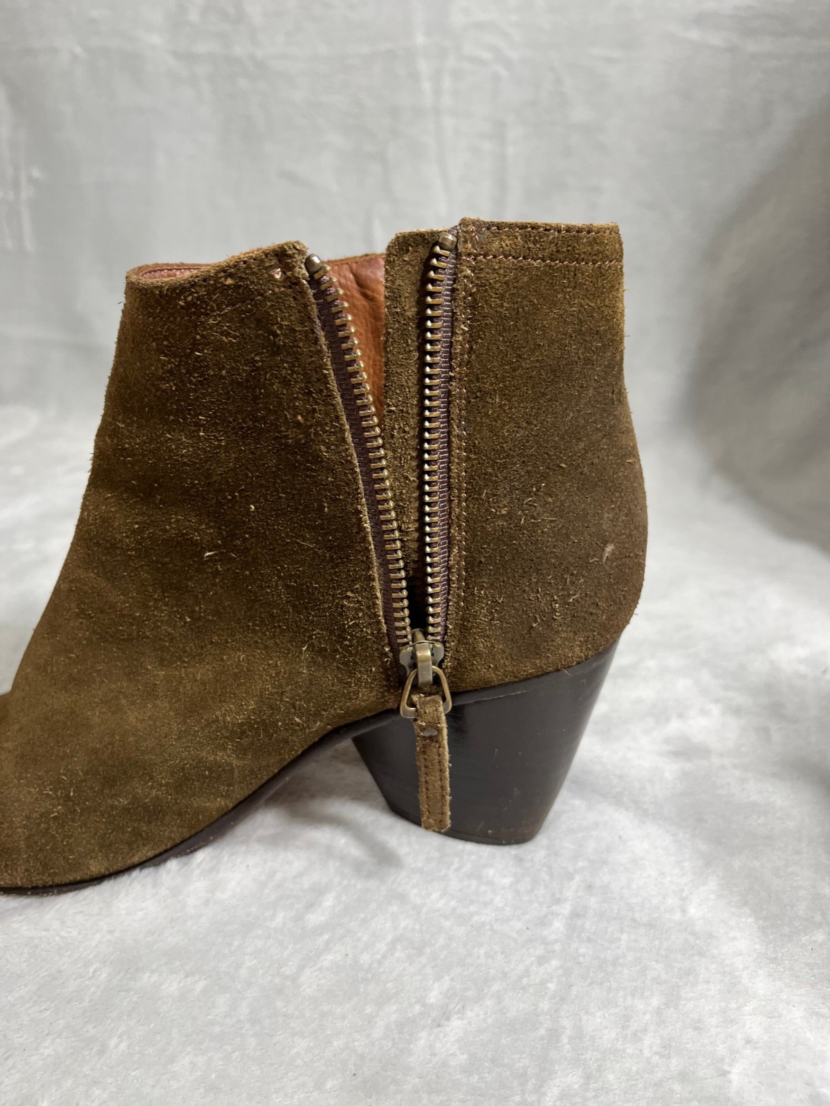 Ariat Two24 Moss Green Suede Ankle Boots Western Heel Women’s 8B Made Mexico