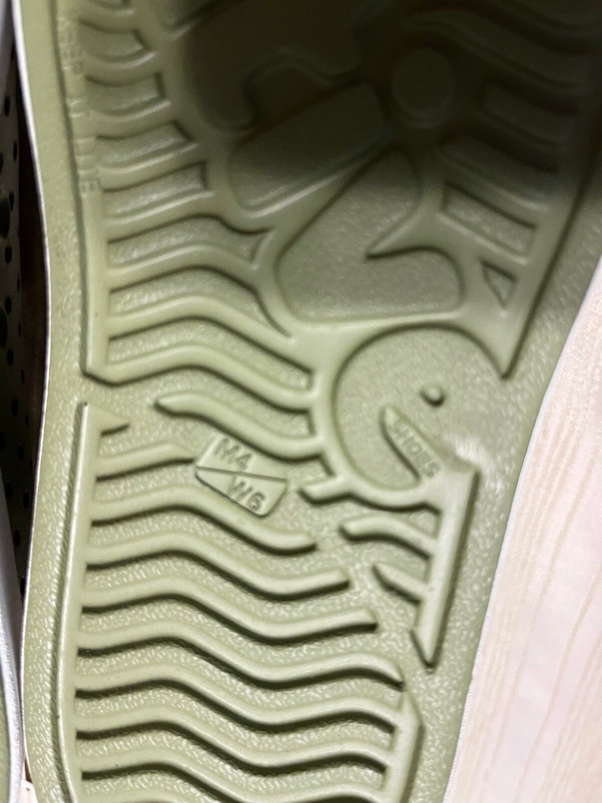 Native Jefferson Bloom Olive Green Casual Shoes Lightweight Comfy M4 /W5 NWT