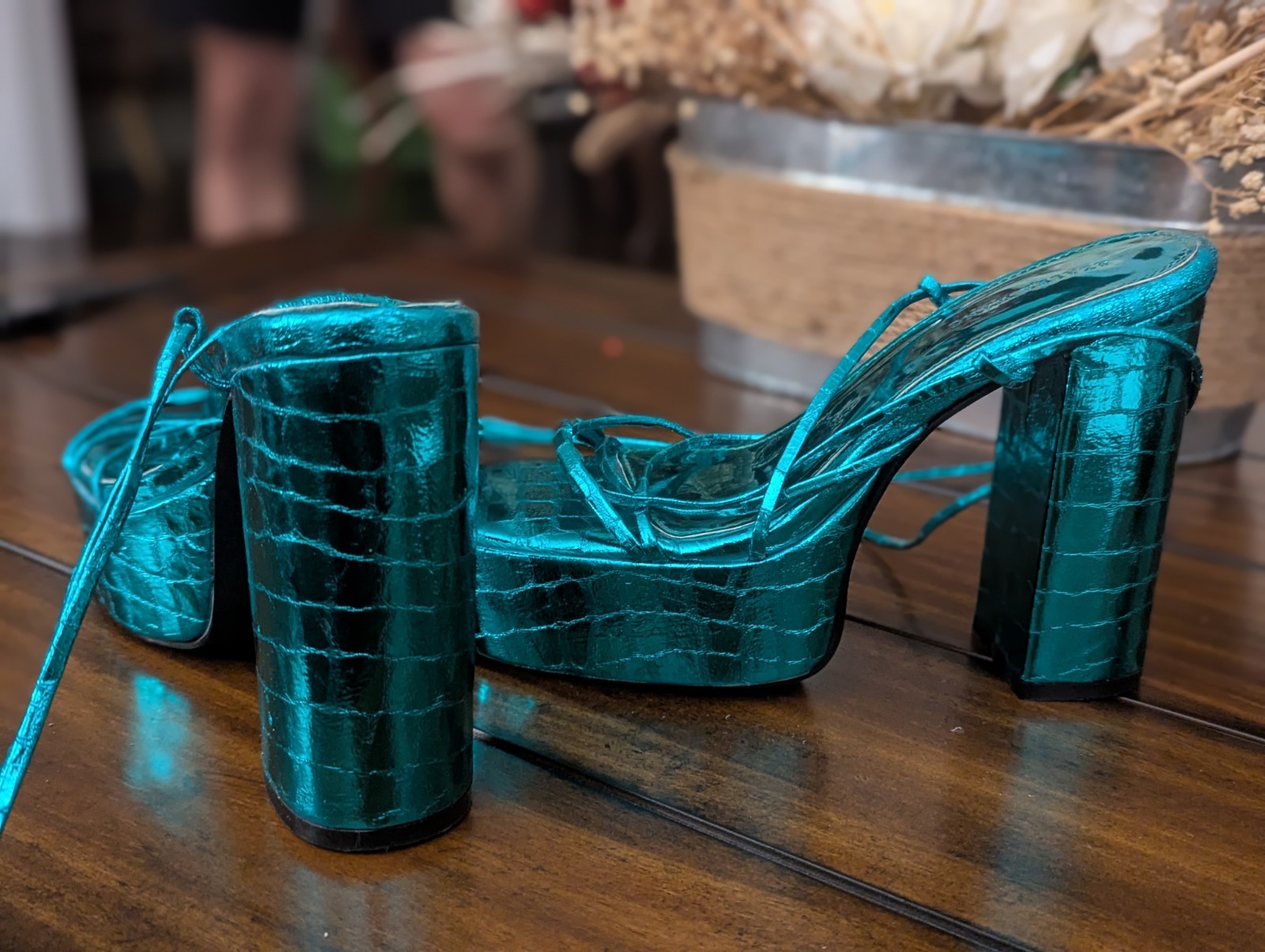 AZALEA WANG Gordo Metallic Green Croc Platform Lace Up Heels – Excellent…