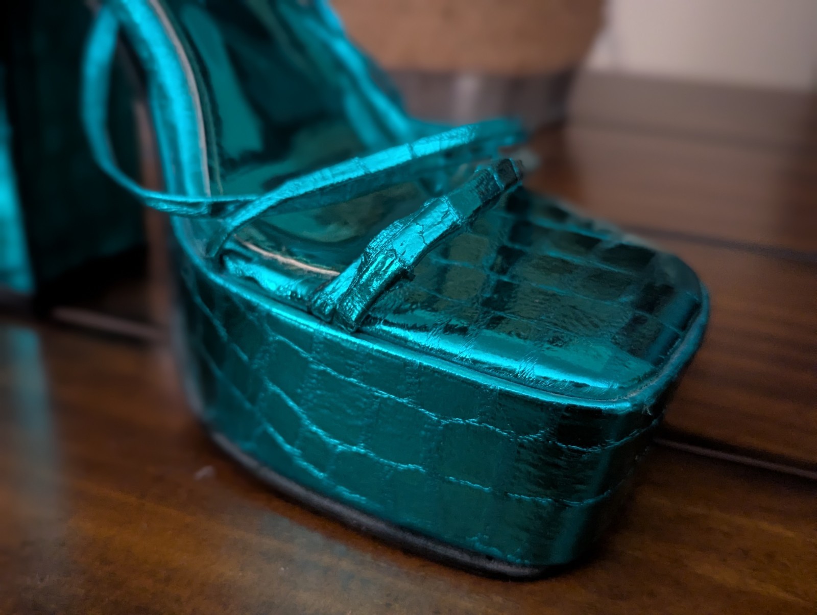 AZALEA WANG Gordo Metallic Green Croc Platform Lace Up Heels – Excellent…