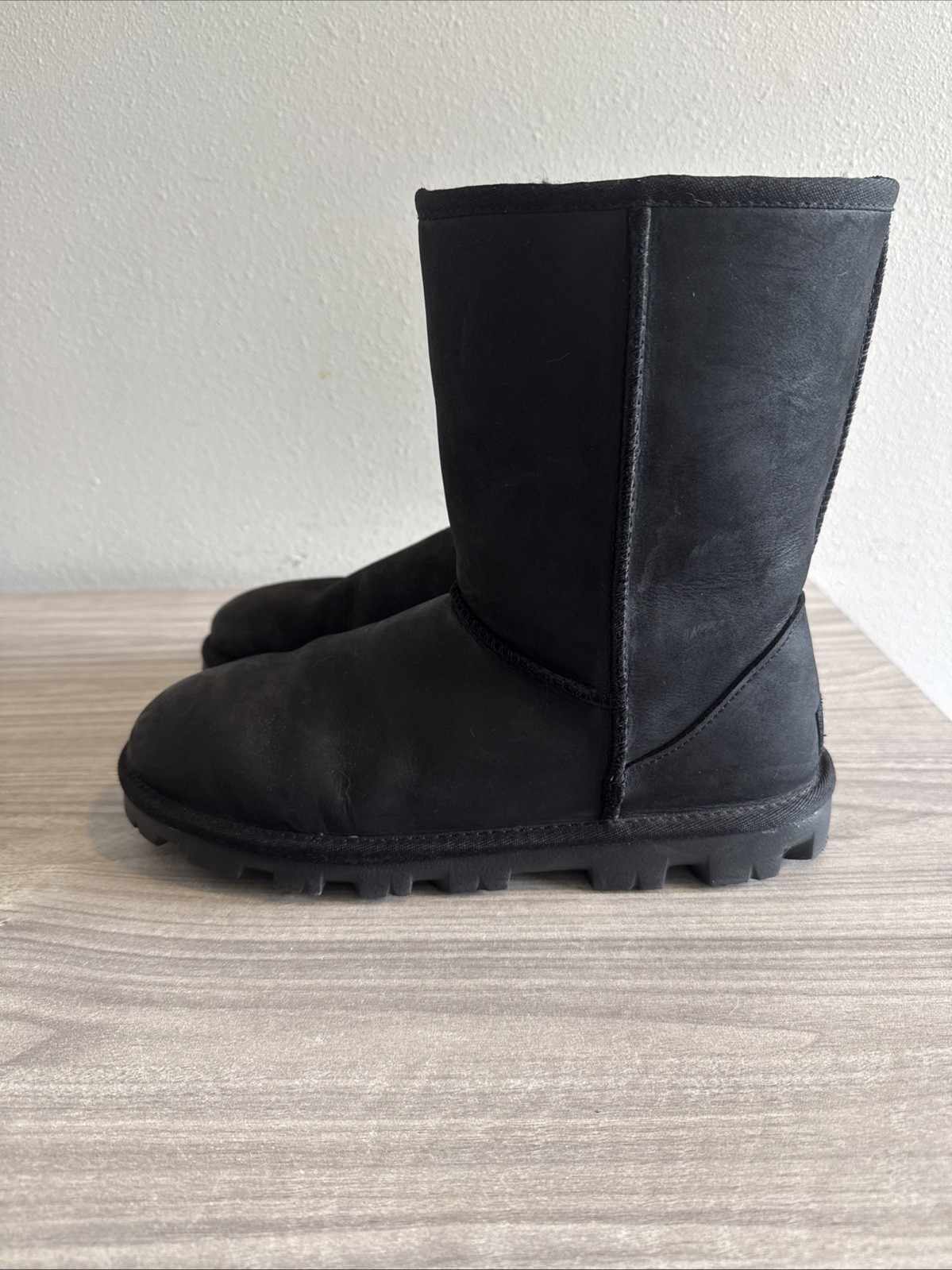 UGG Essential Short UGGpure Black Boot Womens S/N 1111513 Sz 9