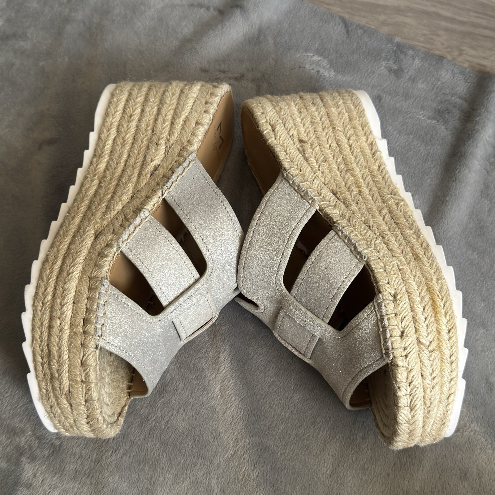 Marc Fisher Robbyn 7.5 Espadrille Platform Slide Sandals Metallic Silver Leather