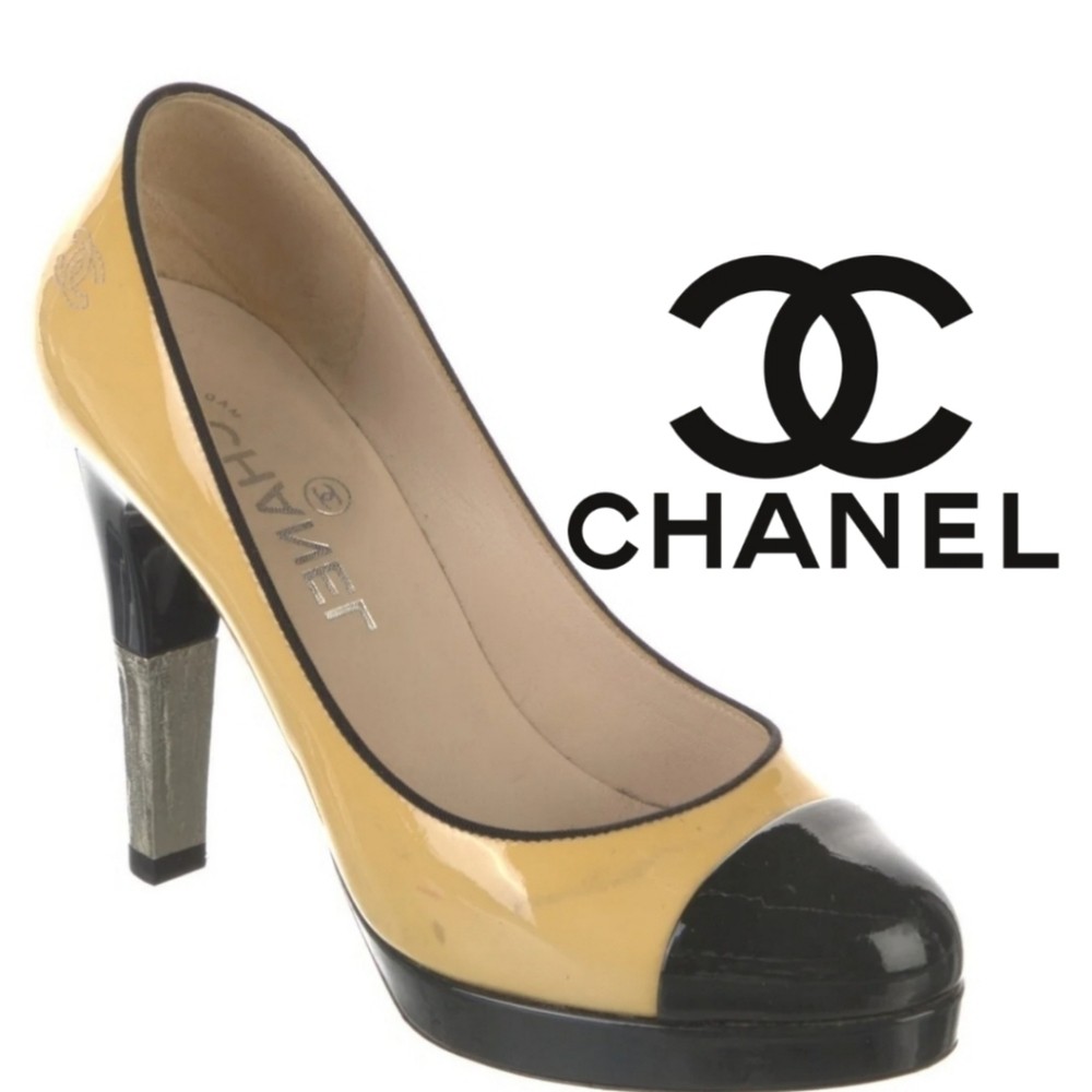 Chanel Interlocking CC Logo Patent Leather Pumps Women’s Size: |US 6.5, IT36