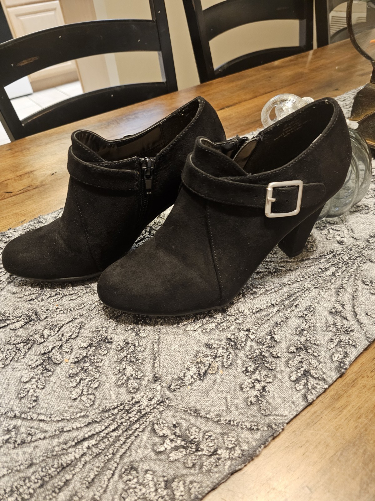 Solanz Maddox Ankle Boots Women’s Size 6M Heels Faux Suede Black