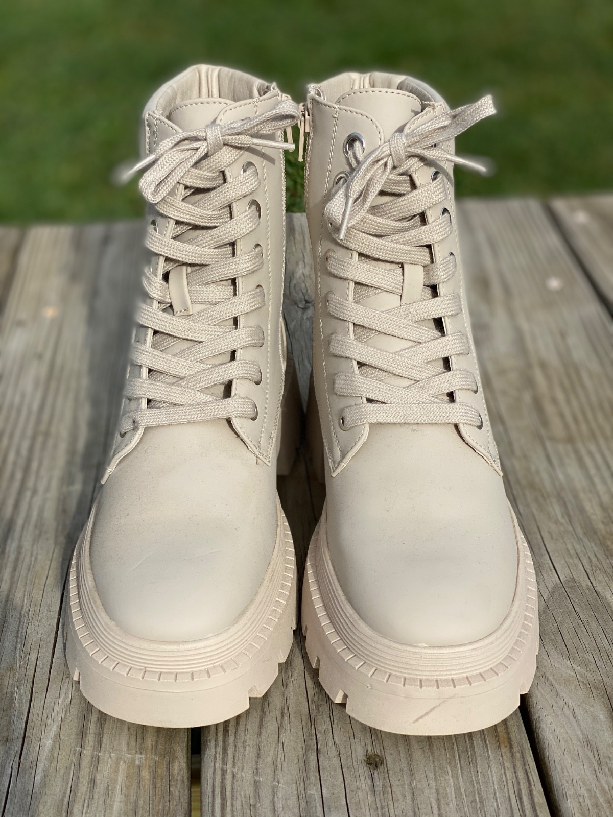 JUSTFAB Women’s Cream Tevos Combat Boots Size 8.5