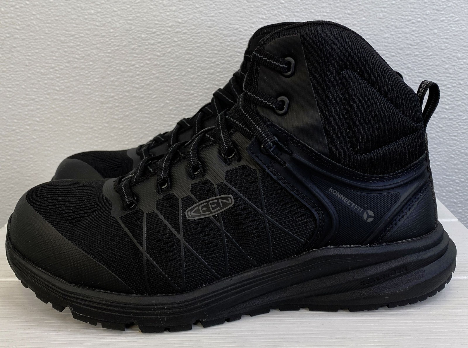 KEEN Womens Vista Energy Mid Composite Toe Work Boots, Black/Raven, Size 10