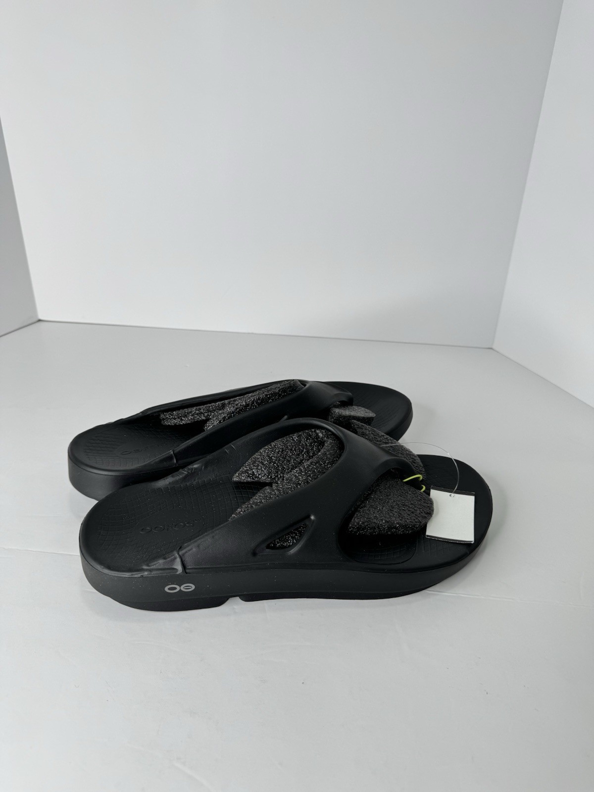 OOFOS flip flops Sandal Lightweight Recovery Footwear Unisex Black (M10/W12)