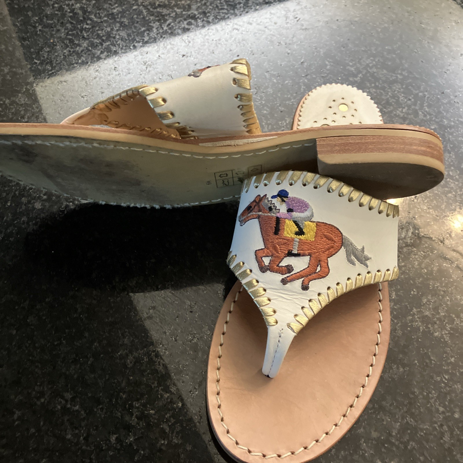 Jack Rogers Embroidered White Leather Thong Sandals Women 6M Jockey Horse Race