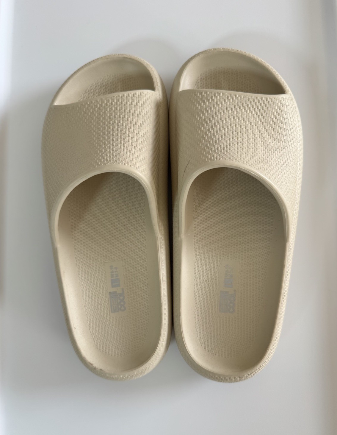 32 DEGREES COOL Cushion Slide Unisex Cream Large W 9-10 M 7-8 EUC Summer