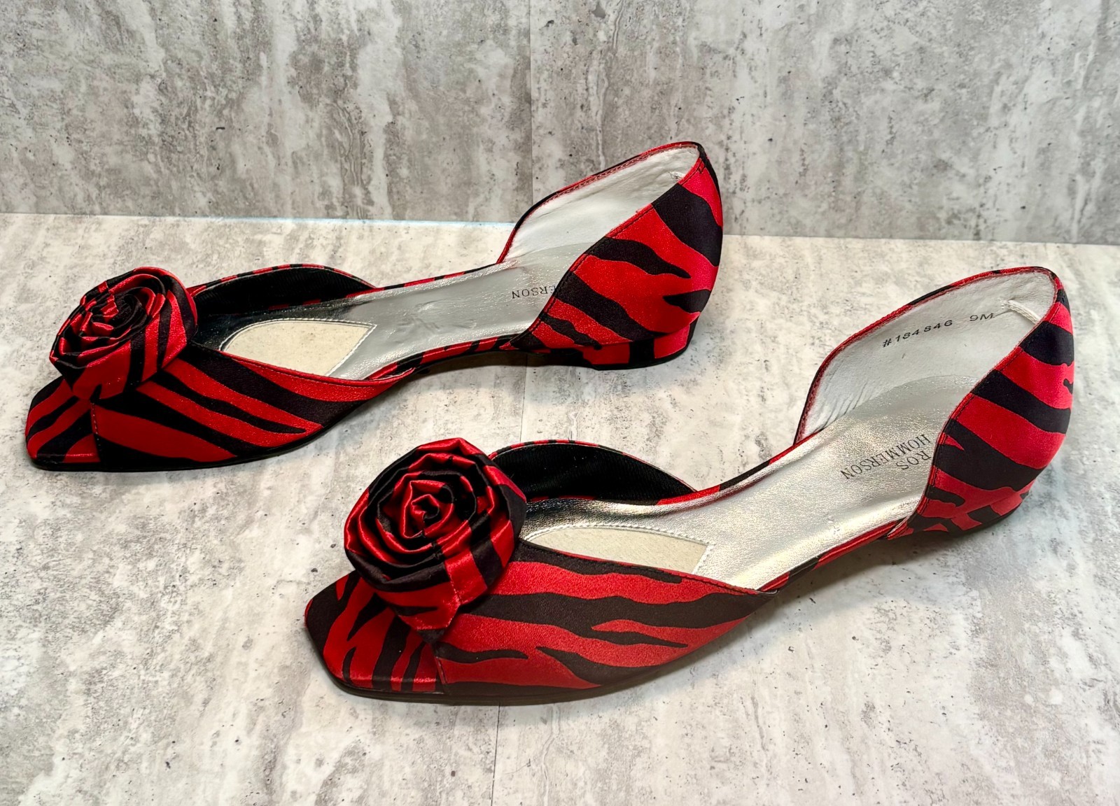 Ros Hommerson Monet Red Black Rose Accent Dressy Flats Slip Ons 9M
