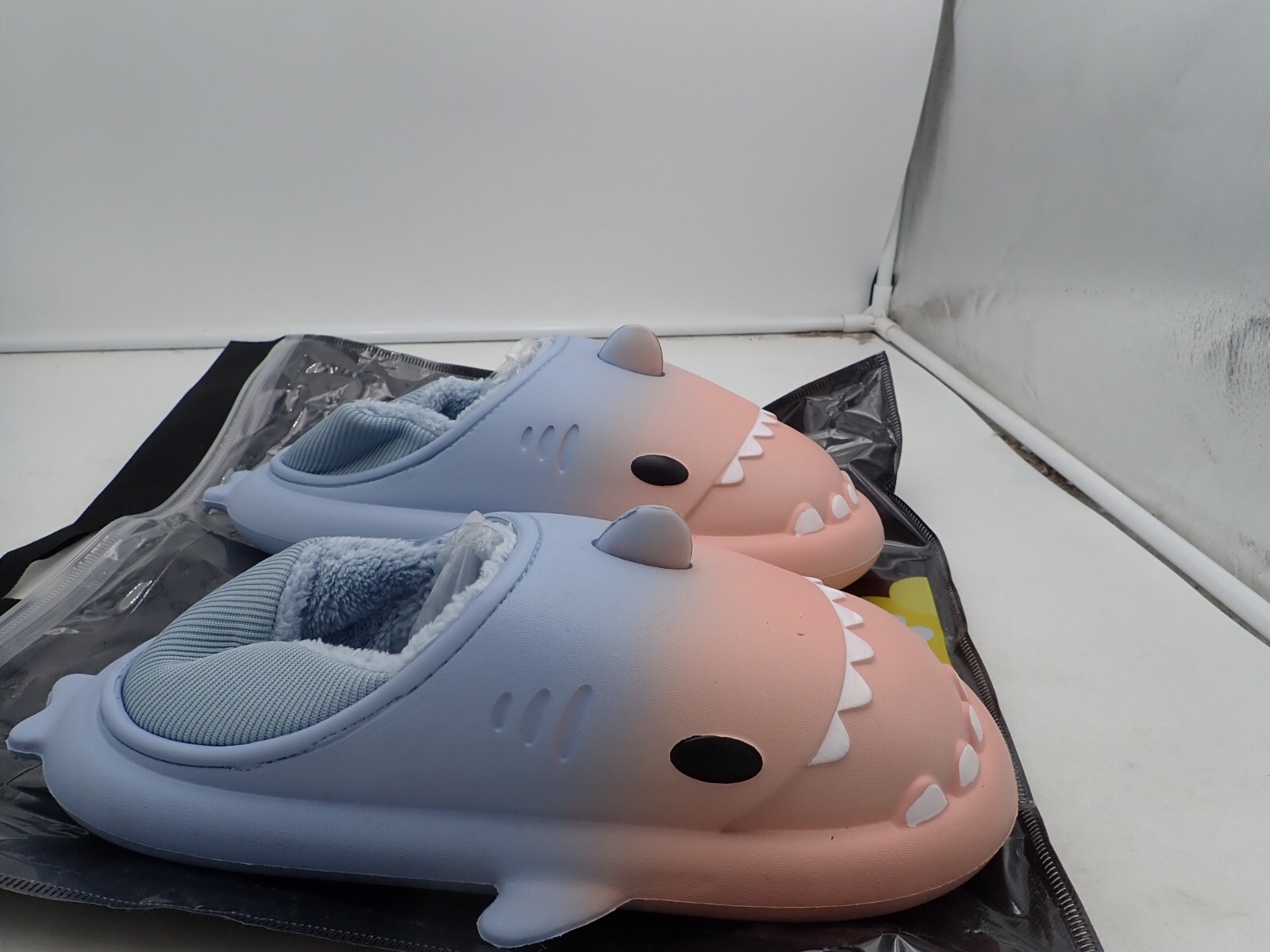 Caramella Bubble Cute Cartoon Shark Slippers Women size 10-11