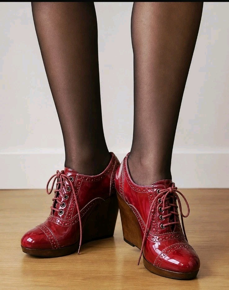 Women’s Burgundy Red Patent Leather Lace-Up Wedge Oxford Heels, Round Toe Brogue