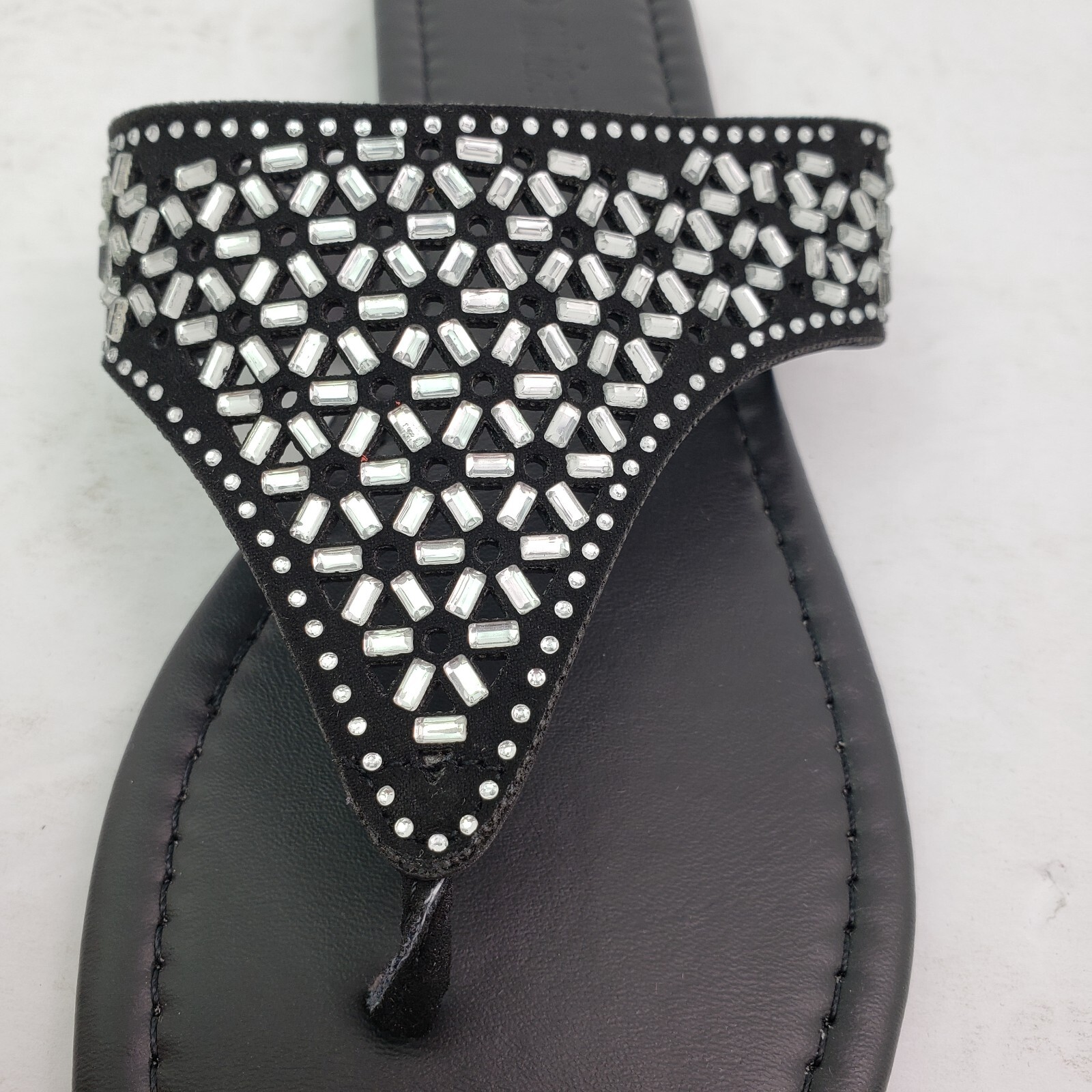 Olivia Miller Womens Size 6 Black Slip On Fashion Casual Thong Sandals