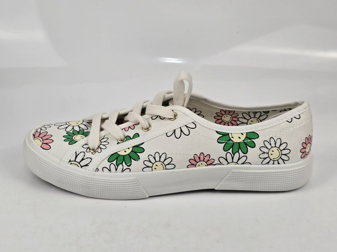 Aerie Women’s White Daisy Floral Canvas Low Top Sneakers US Size 9