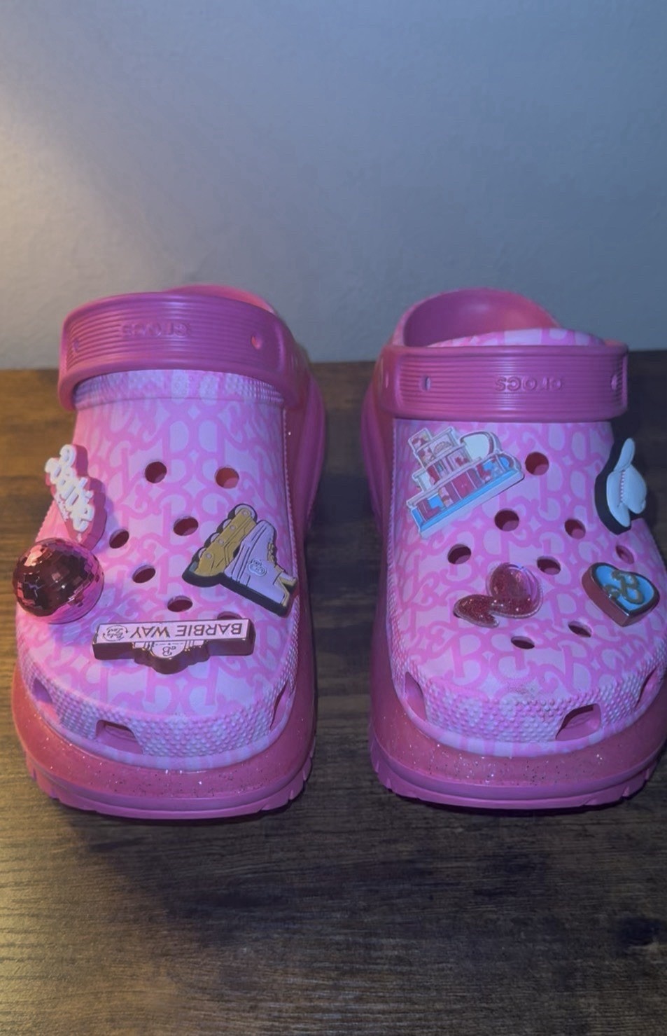 Crocs Barbie the Movie Mega Crush Clog Womens 7 Electric Pink Platform