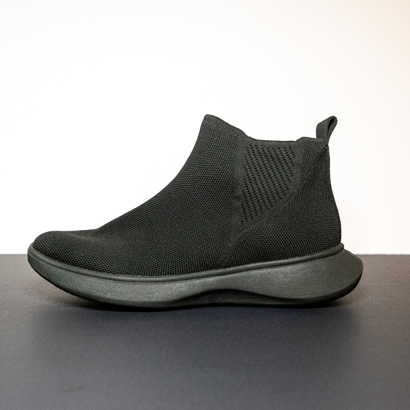 Vivaia Urban Boots Water RPT Slip On Knit Black Comfort Sneakers Women’s 9 Shoes
