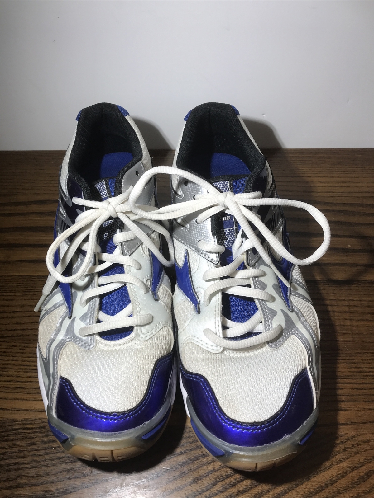 Mizuno Women’s Wave Bolt 4 W White/Royal/Silver Ankle-High Tennis Shoe SIZE 9W