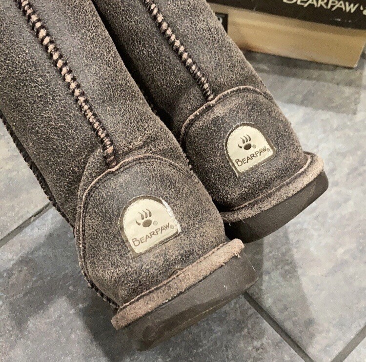 BEARPAW DISTRESSED CHESTNUT Emma Short 608W Boots Womens Size 9 w/BOX Great Cond