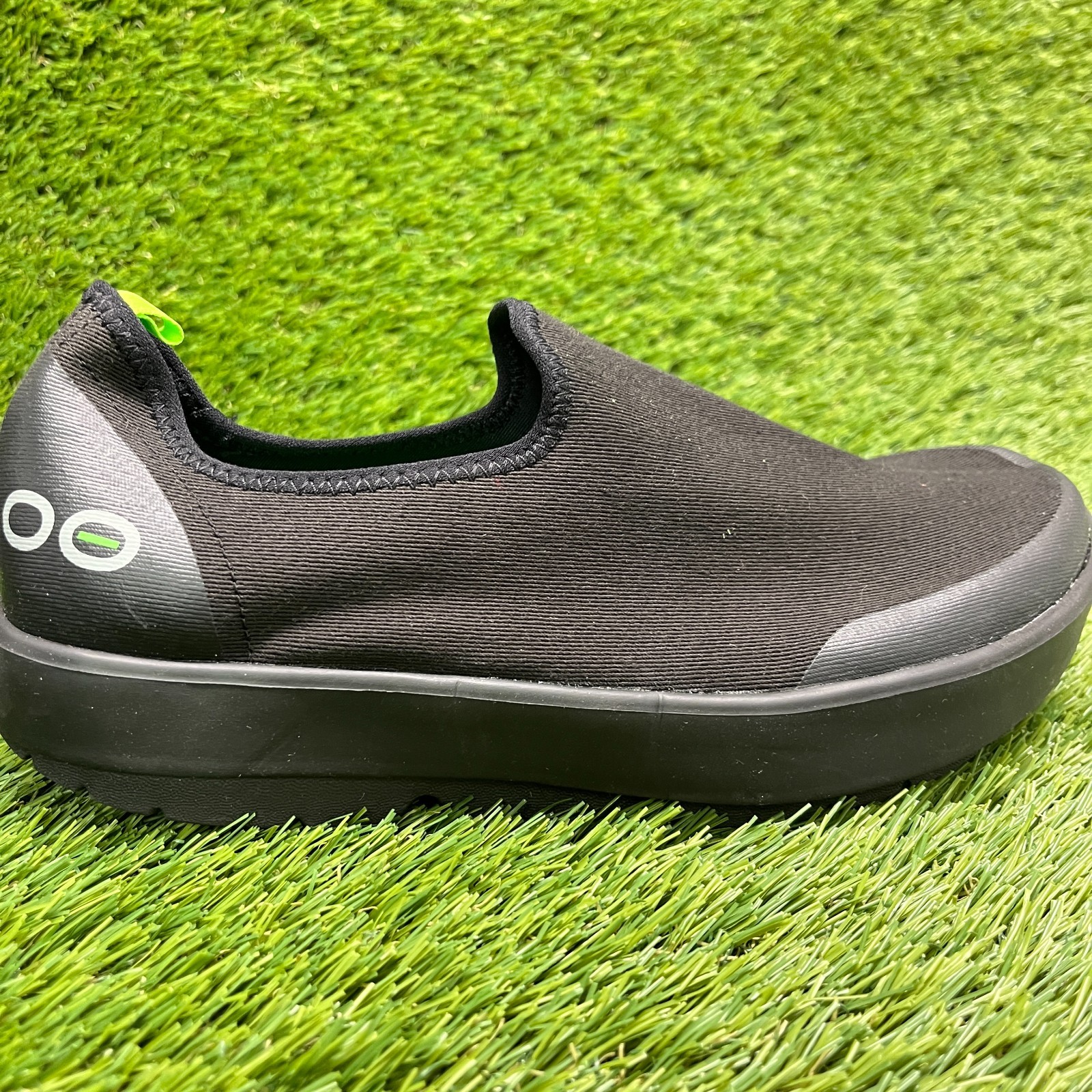 OOFOS OOmg eeZee Low Womens Size 8.5 Black Casual Walking Slip On Recovery Shoes