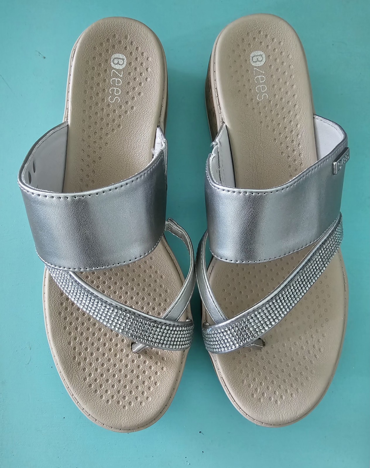 Bzees Comfort Wedge Sandals Silver Metallic Rhinestone 7.5W Embellishments! EUC