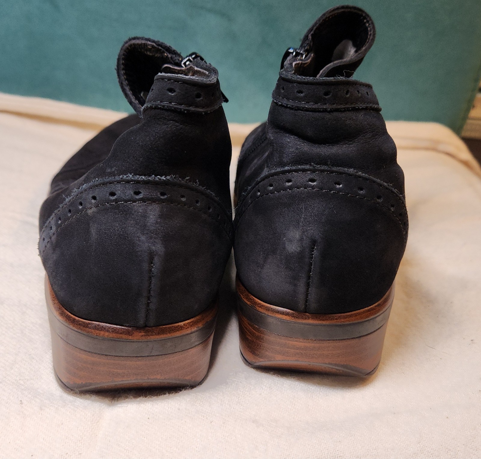 Naot Nefasi Black Nubuck Leather Suede Ankle Boots 40 US 9 side zip Nice