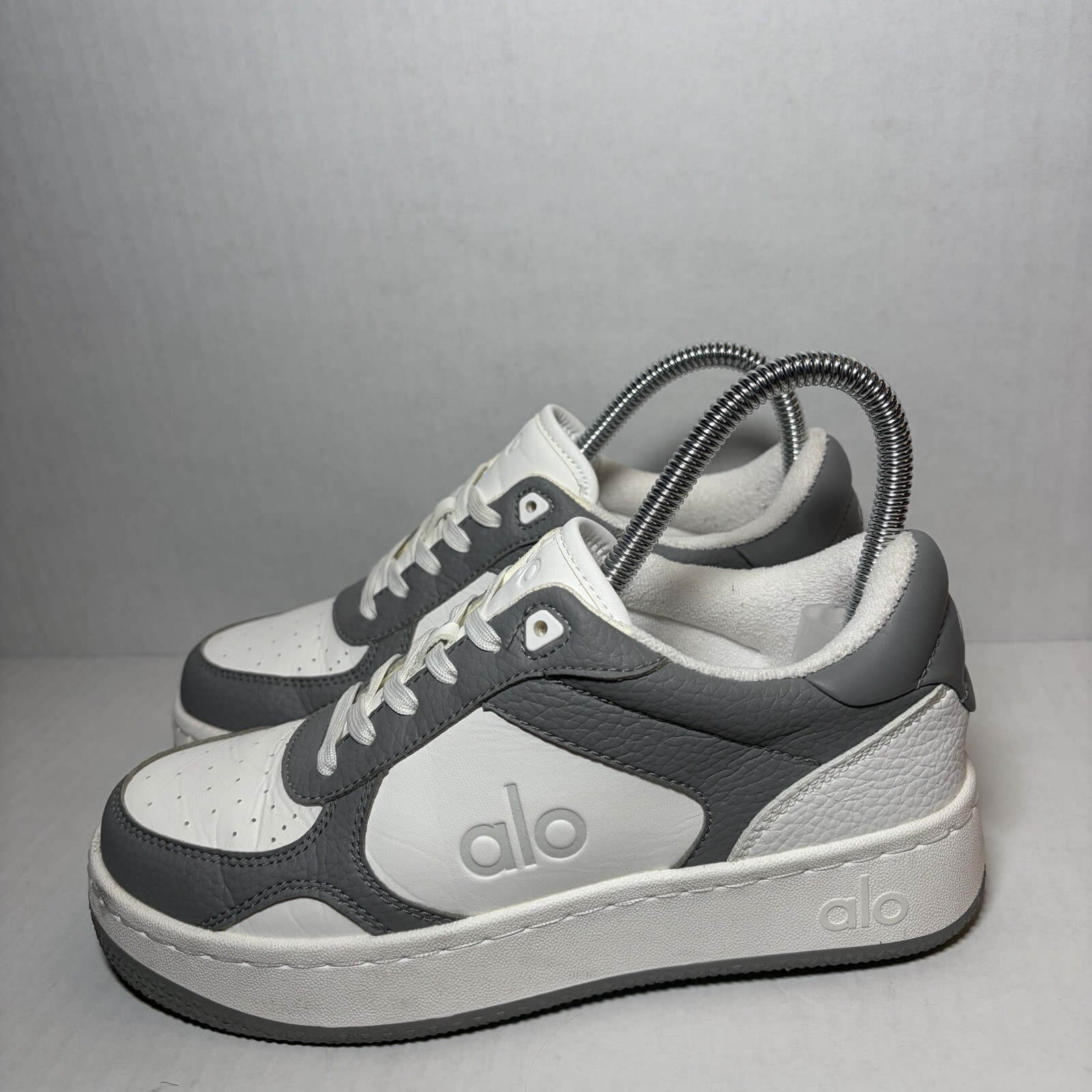 Alo Yoga Recovery Mode Sneaker Grey White Leather Women’s Size 6