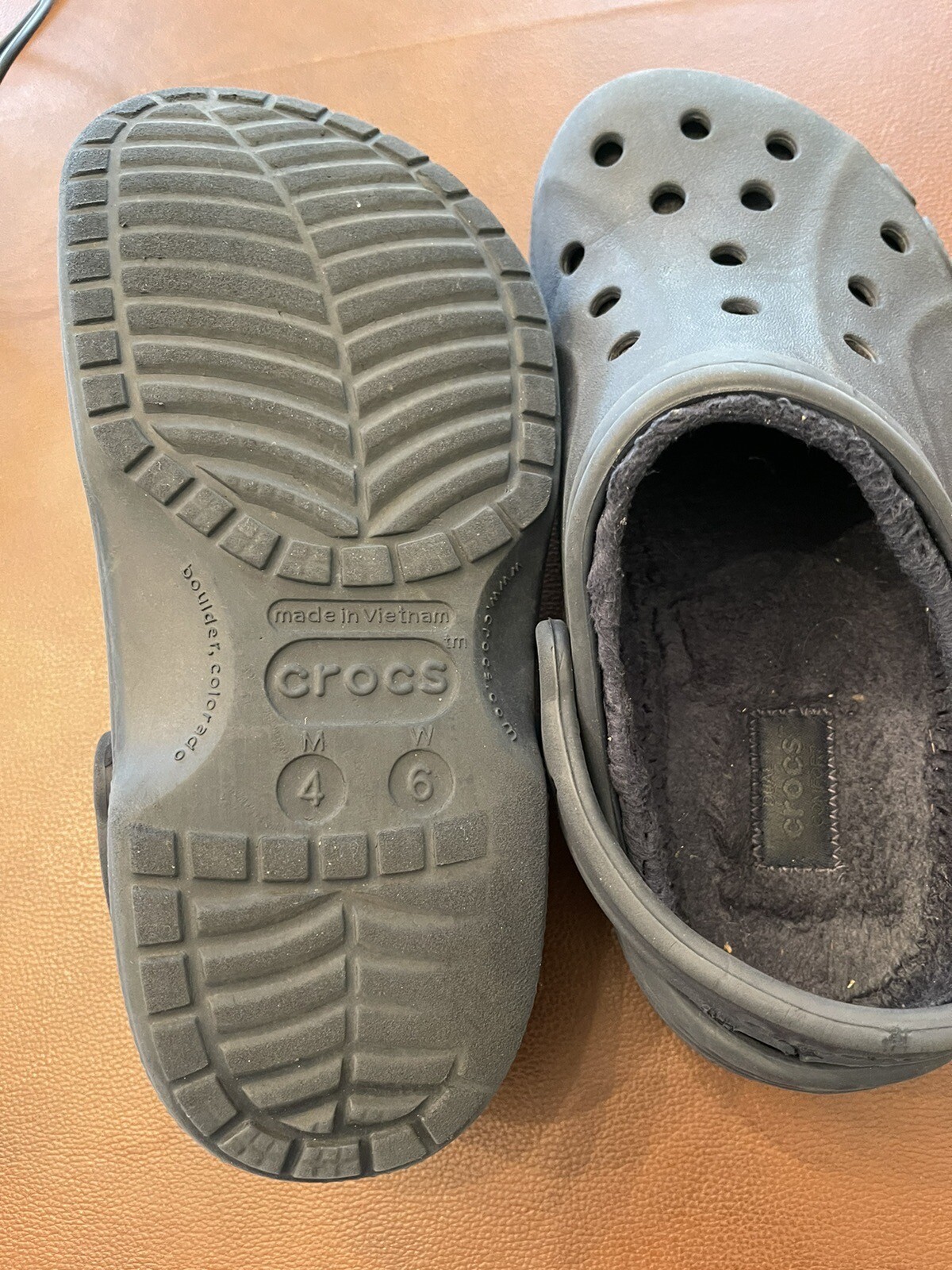 Crocs Womens 6 Navy Blue Baya Clog Lined Faux Fur Slip On Mens 4 EUC