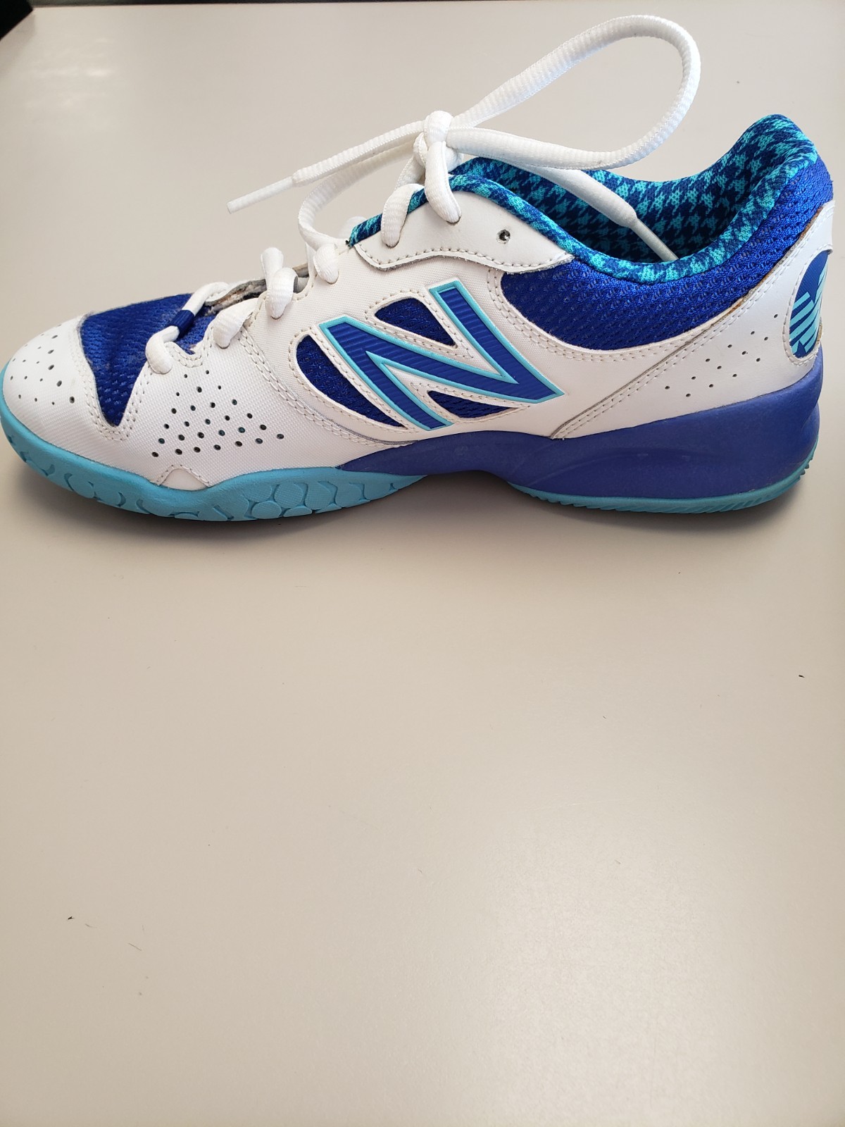 Blue, white, & turquoise sz 7 New Balance Sneakers