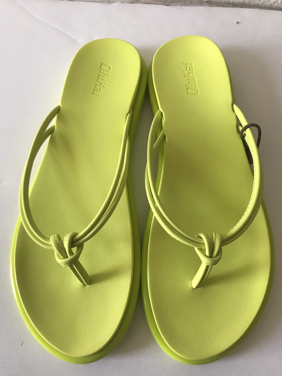 OLUKAI CITRON/CITRON ‘AKA KNOTTED STRAPS BEACH/POOL FLIP FLOP SANDALS 8 NWT