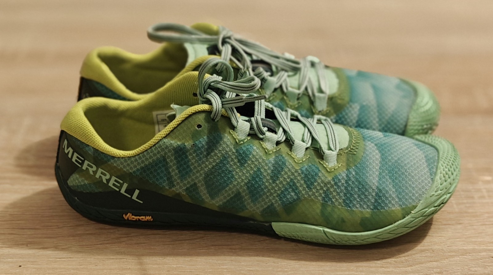 Merrell Vapor Glove 3 Barefoot Trail Running Shoes Womens Size 8 Green Sneakers