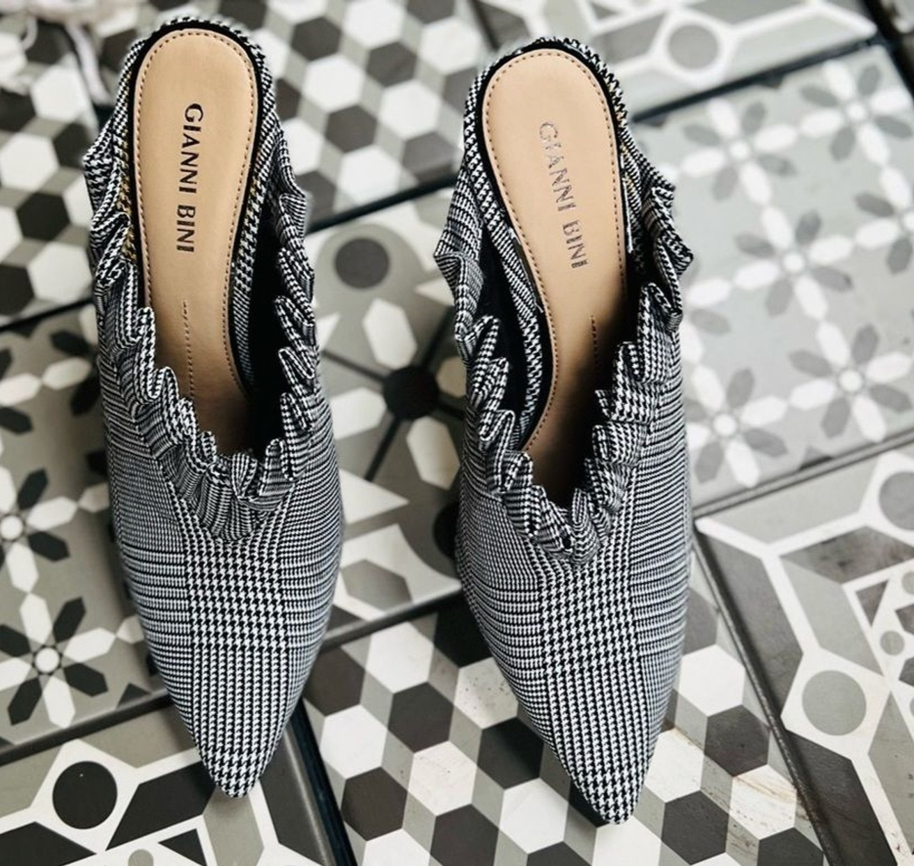 Gianni Bini Pointed Toe Mule Heels Houndstooth 6.5