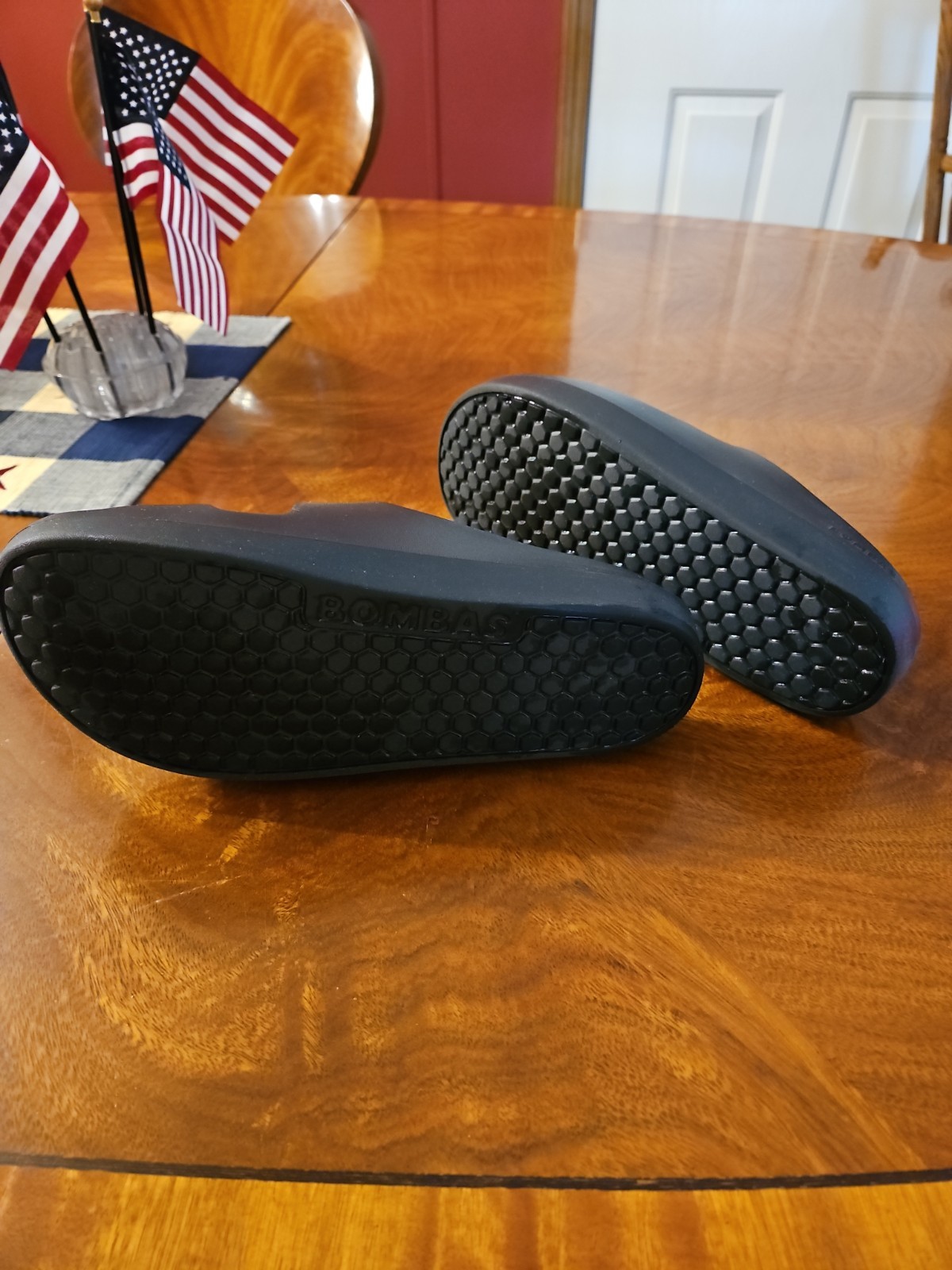 BOMBAS Black Friday Slide Sandal Womens Size 10 Worn Once