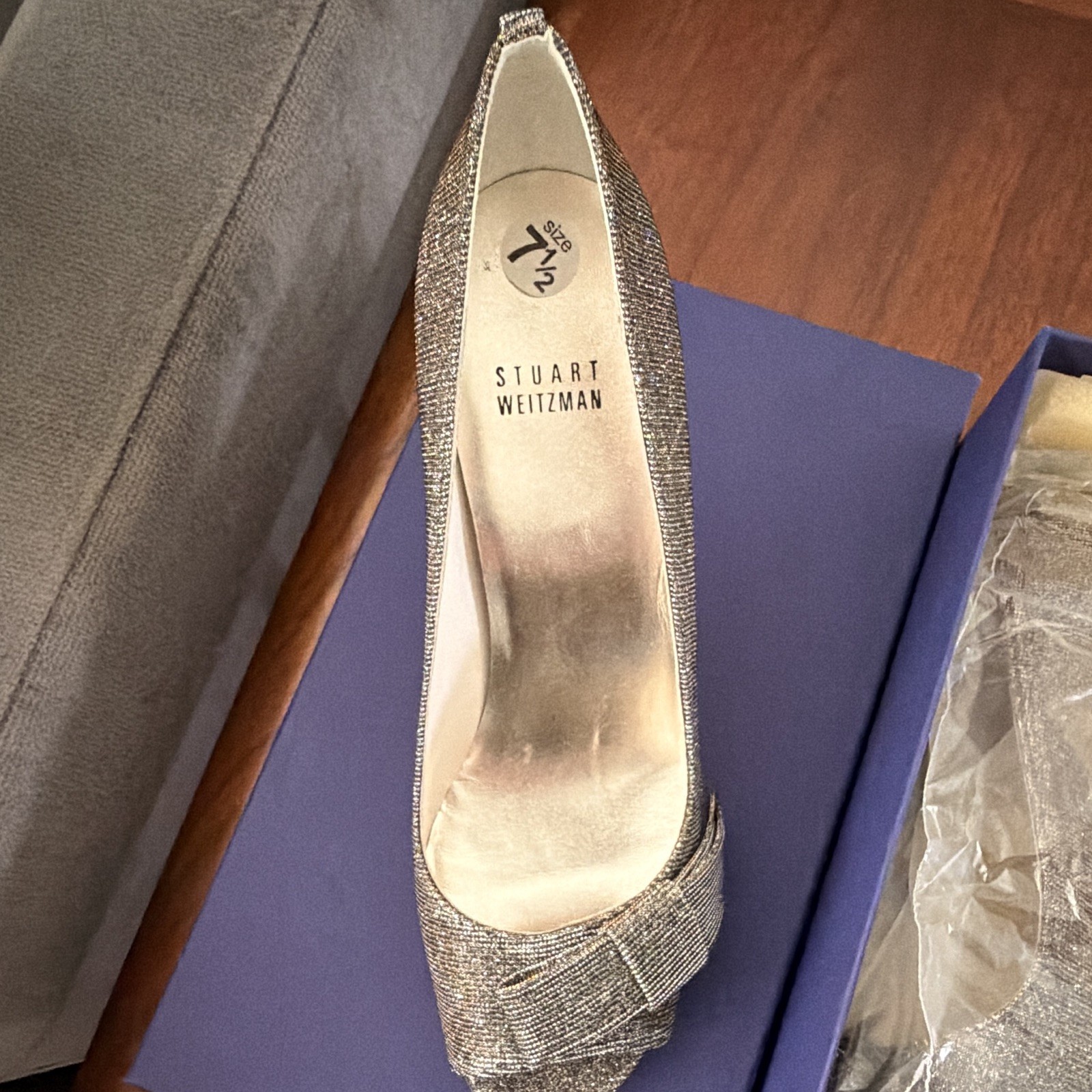 Stuart Weitzman Gold Peep Toe Kitten Heel Synthetic Pumps Bow Slip On 7.5B