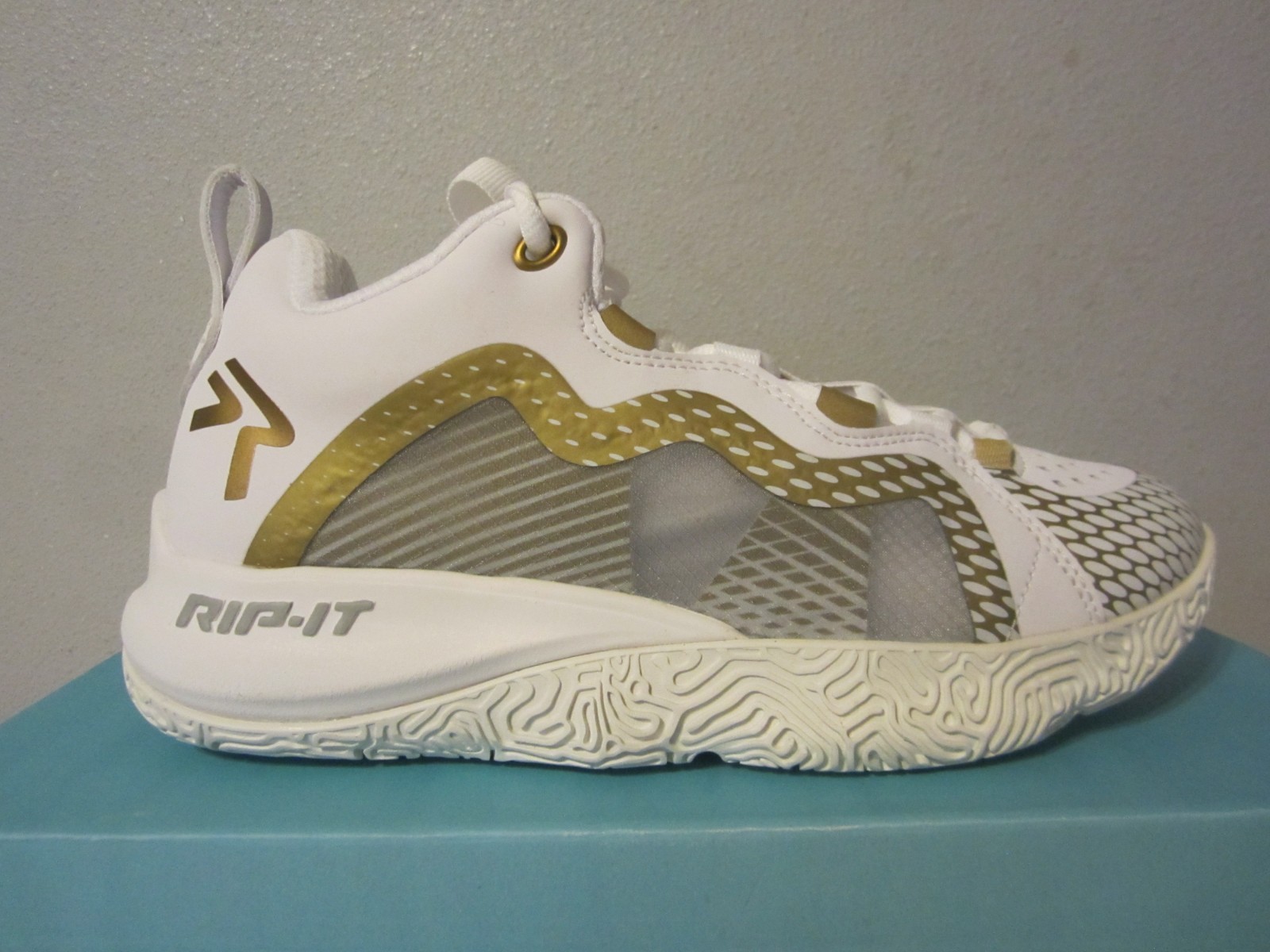 NIB Rip-It Rip It Future Court Volleyball white/gold sz 7 Womens $140