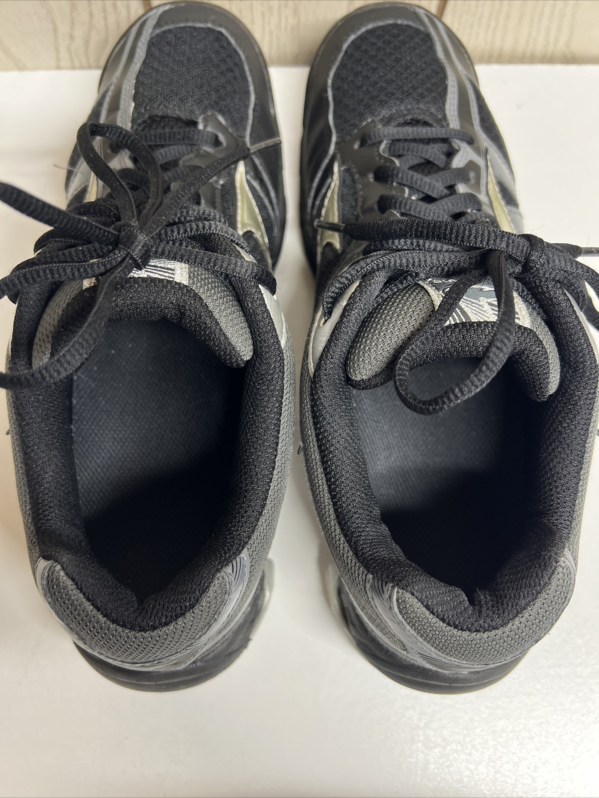 Mizuno Volleyball Shoes Womens Wave Bolt 6 Black Silver Size 9 Sports Excellent!