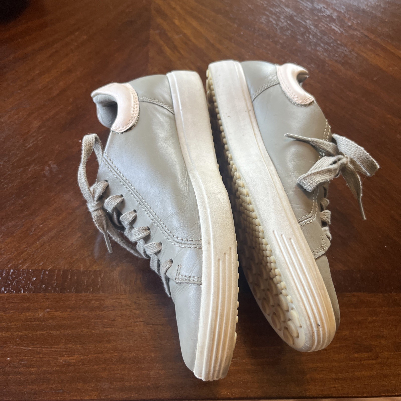 Ecco Soft 7 7 1/2 38 Women’s Leather Sneakers Sage Green Cream Tennis Shoes