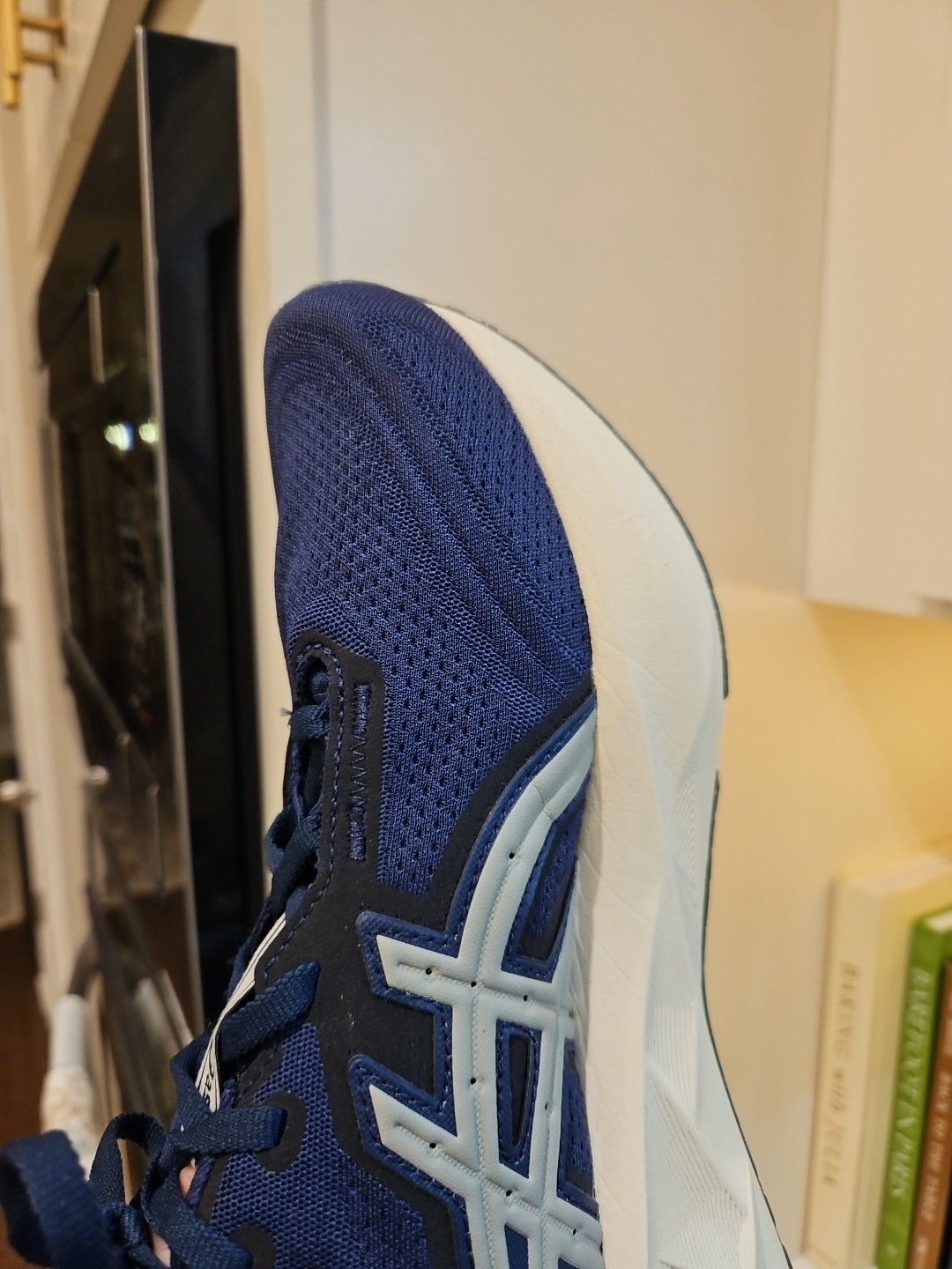 ASICS NOVABLAST 5 ASCIS TRACK CLUB INDIGO BLUE & SEAL size 10 Women’s 1012B811