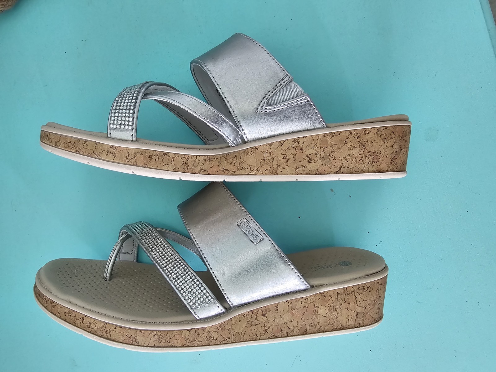 Bzees Comfort Wedge Sandals Silver Metallic Rhinestone 7.5W Embellishments! EUC